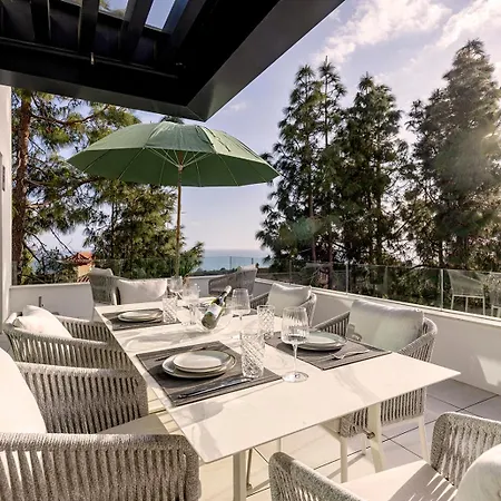Luxury Penthouse With Panoramic Sea & Mountain Views 公寓