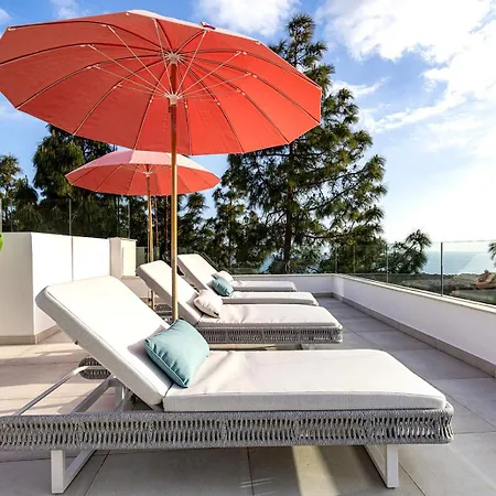 Luxury Penthouse With Panoramic Sea & Mountain Views *