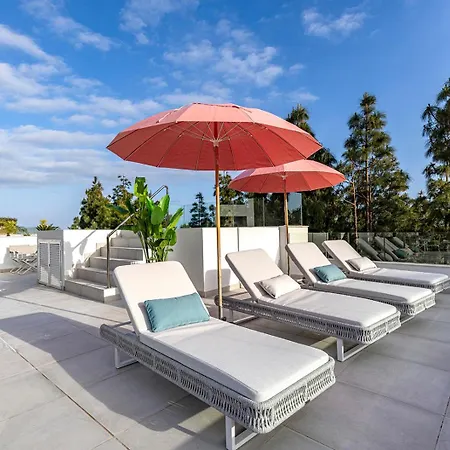 Luxury Penthouse With Panoramic Sea & Mountain Views *