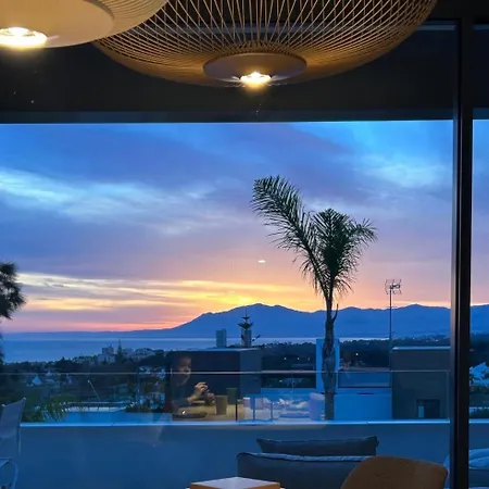 Luxury Penthouse With Panoramic Sea & Mountain Views アパート マルベーリャ