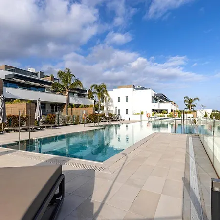 Luxury Penthouse With Panoramic Sea & Mountain Views *