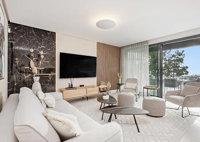 Luxury Penthouse With Panoramic Sea & Mountain Views