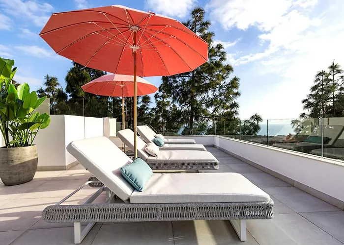 Luxury Penthouse With Panoramic Sea & Mountain Views *
