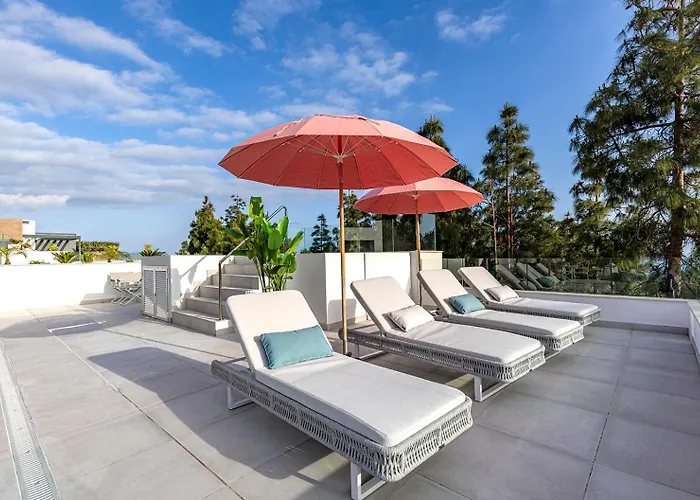 Luxury Penthouse With Panoramic Sea & Mountain Views *