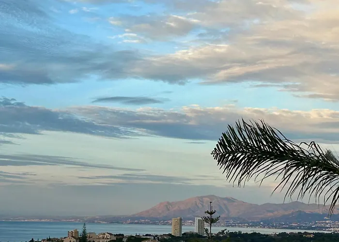 Luxury Penthouse With Panoramic Sea & Mountain Views *