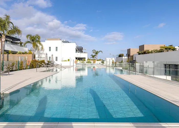 Luxury Penthouse With Panoramic Sea & Mountain Views